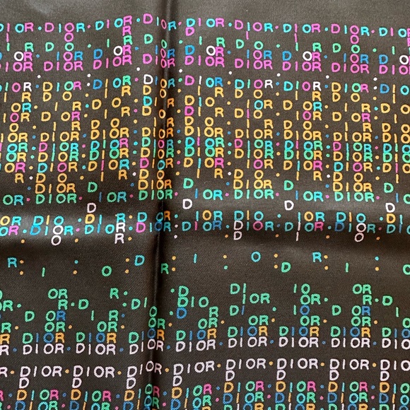 Christian Dior 100% Beautiful Silk Scarf. - Picture 3 of 4